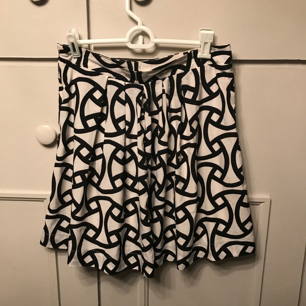 Black and white print skirt