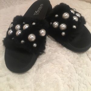 Fur Slides with Pearls