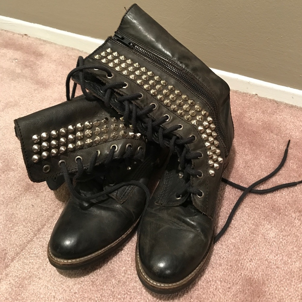 Studded combats