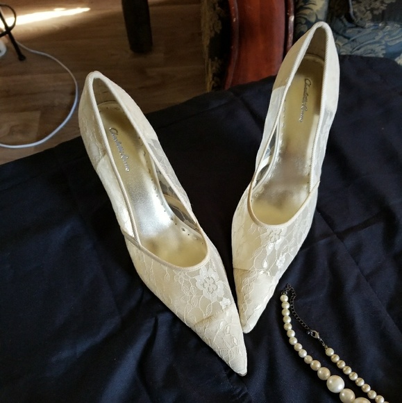 Lace Cream Heels - Picture 2 of 2