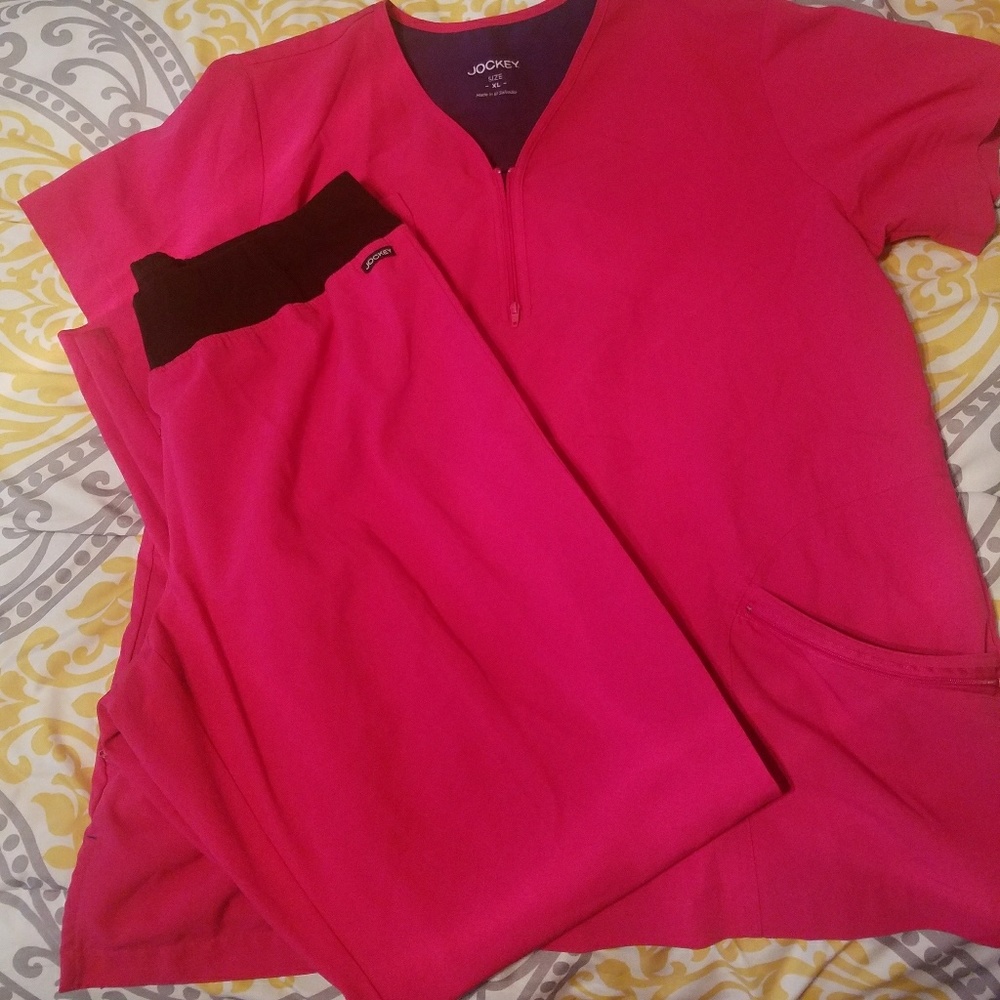 Scrub set