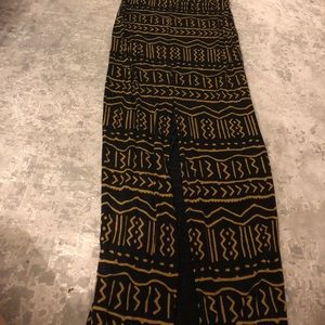 Black and gold fitted maxi skirt with slit.