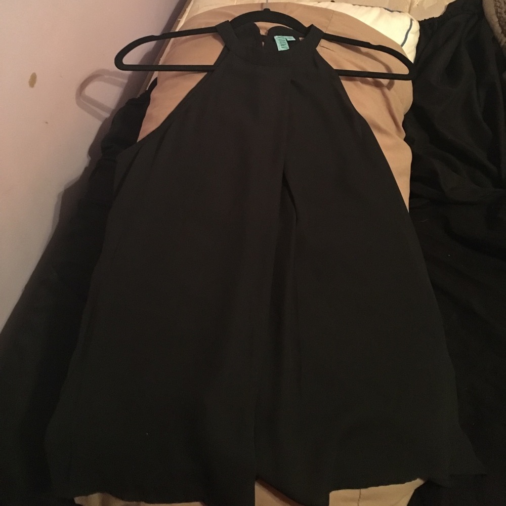 Black collar neck sleeveless blouse