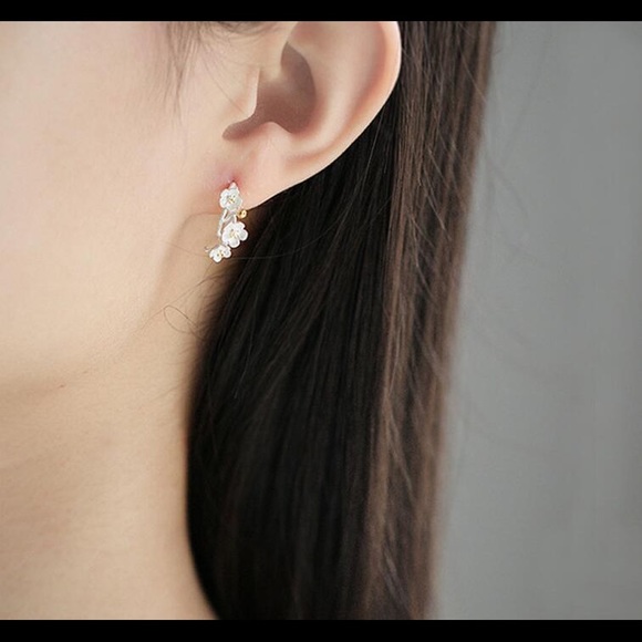 🎄 PRICE DROP: Cherry Blossom Stud Earrings - Picture 2 of 4