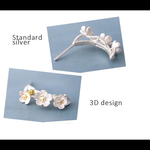 🎄 PRICE DROP: Cherry Blossom Stud Earrings - Picture 3 of 4