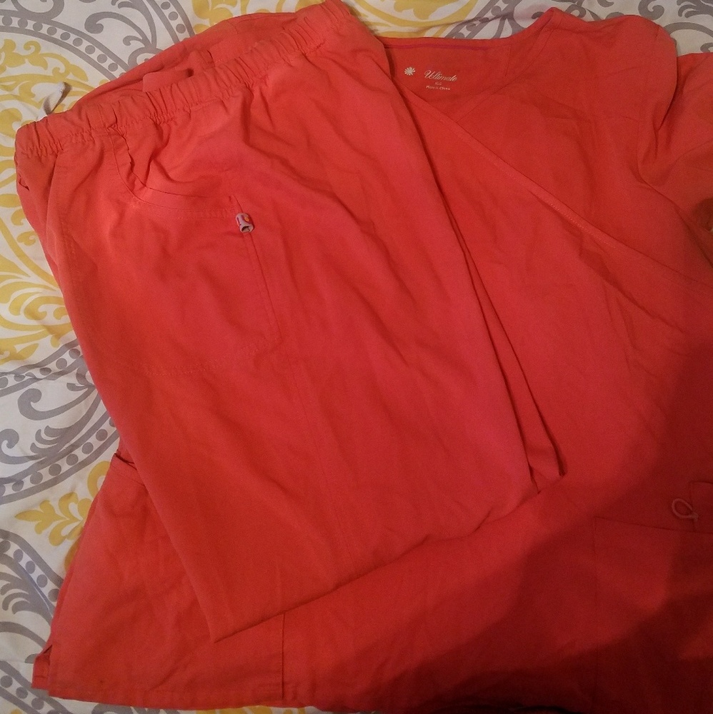 Scrub set