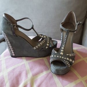 Vince Camuto gray suede wedge