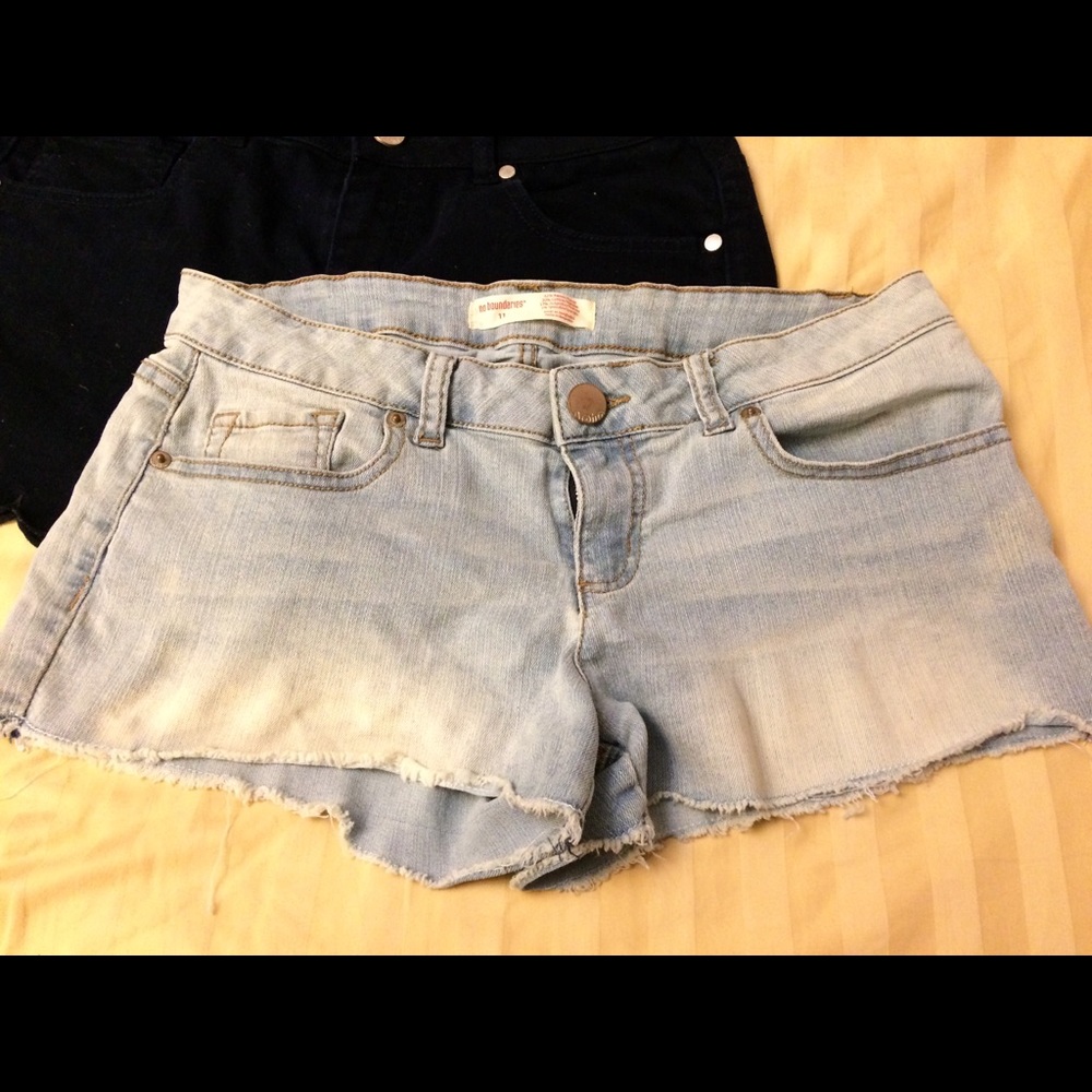 Light wash shorts with frayed ends