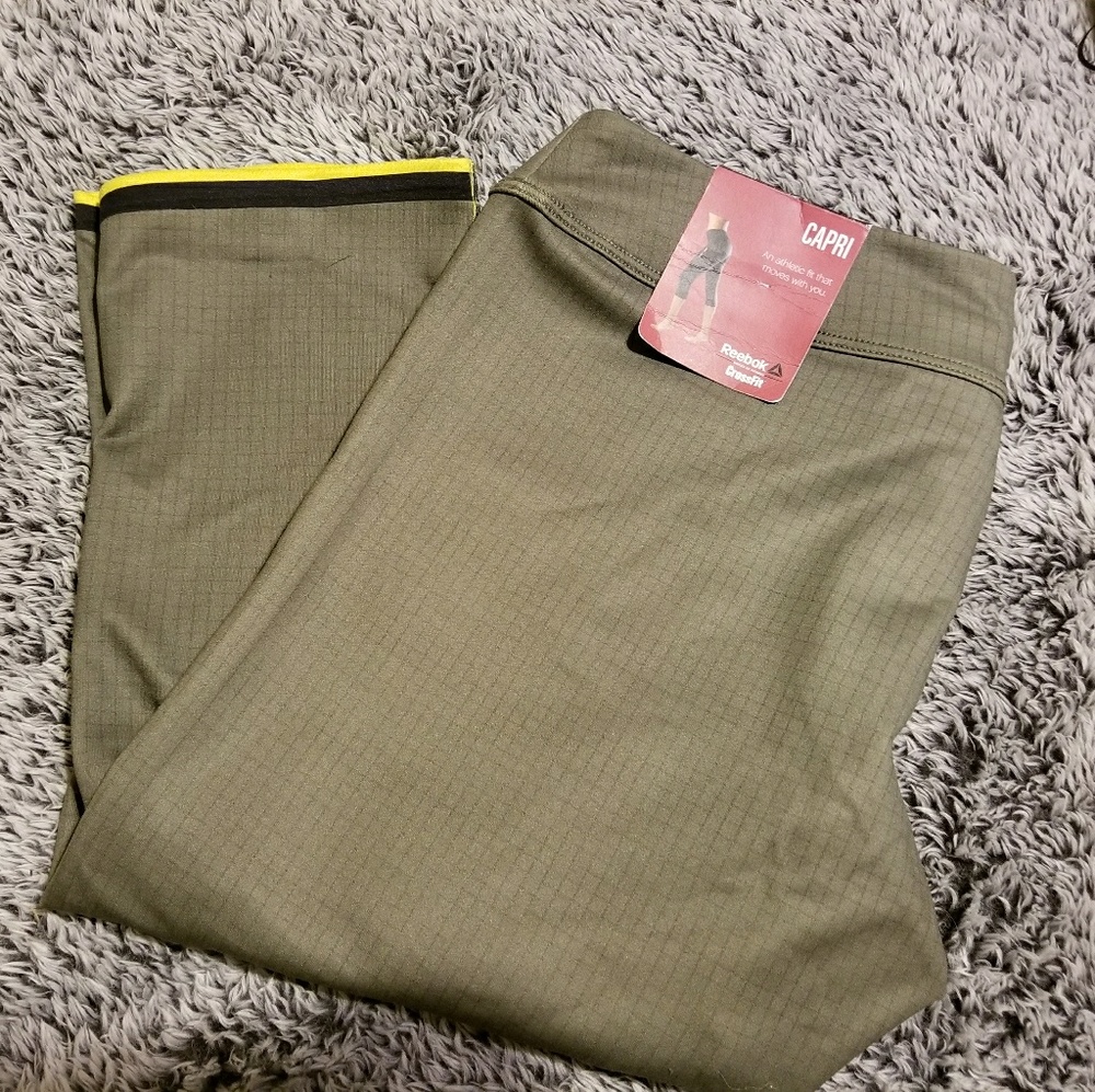 Reebok medium workout capris