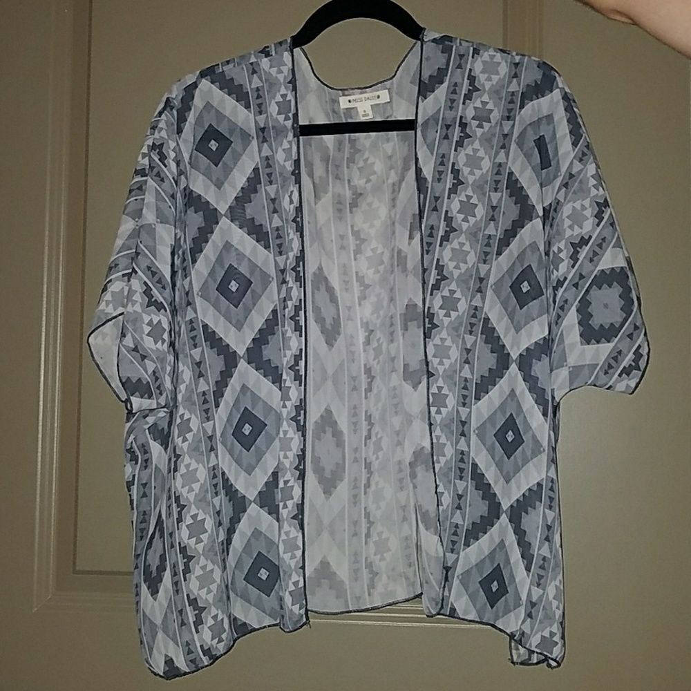 Gray patterned light cardigan