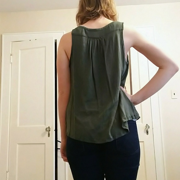 {LAST DAY} Green tie-front tank - Picture 3 of 5