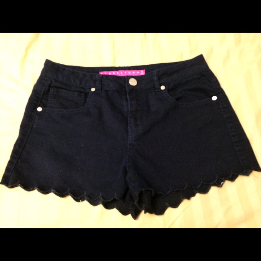 Blue denim shorts mid rise with ruffle shape