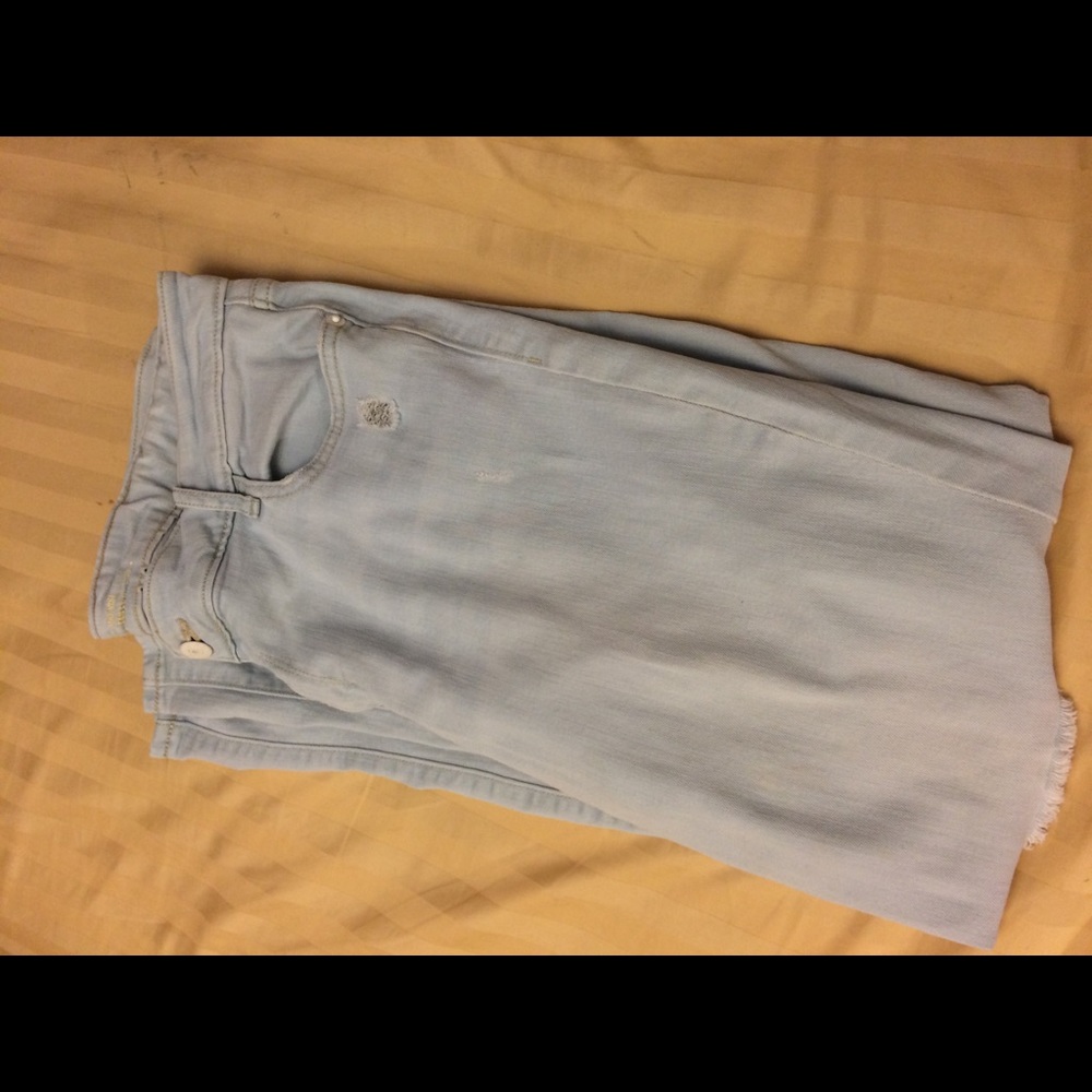 Ripped Light wash denim stretch skinny jean