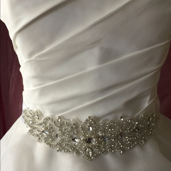 Alfred Angelo diamond white gown - Picture 3 of 5