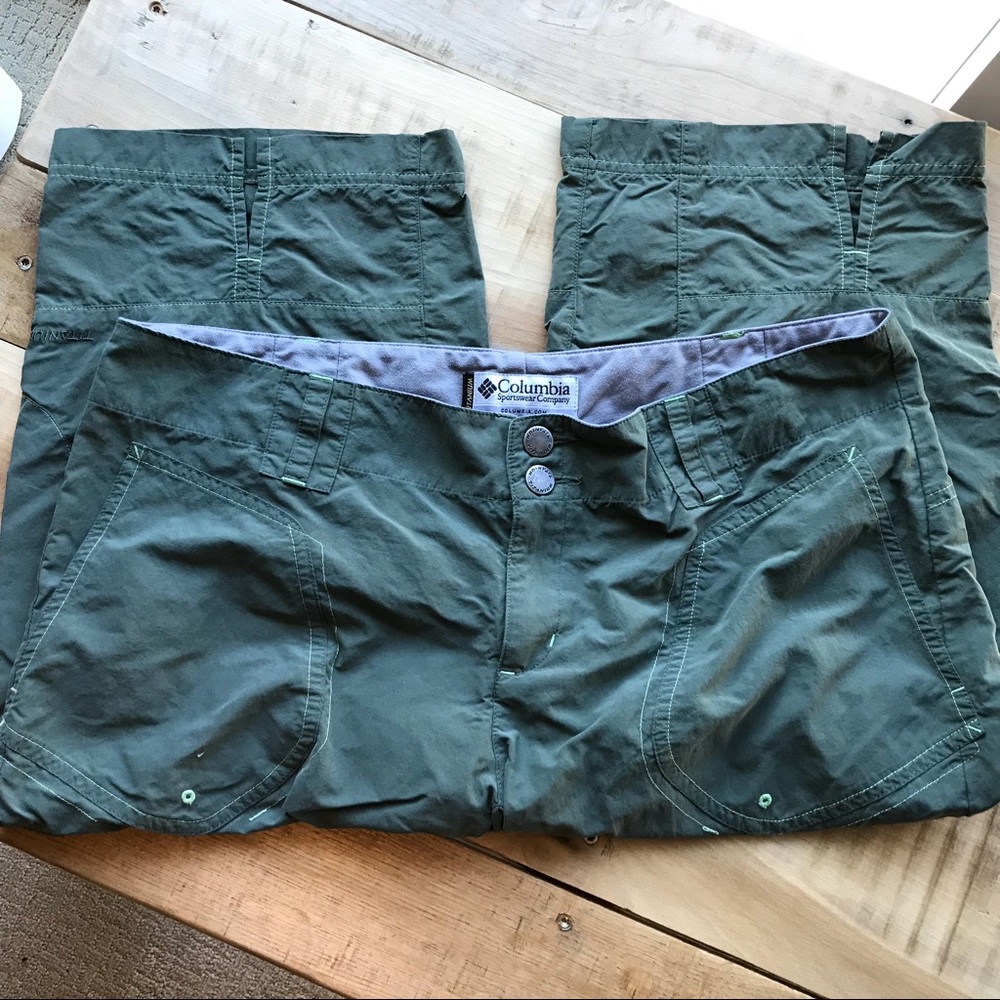 Green Columbia long shorts / knee pants