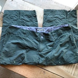 Green Columbia long shorts / knee pants