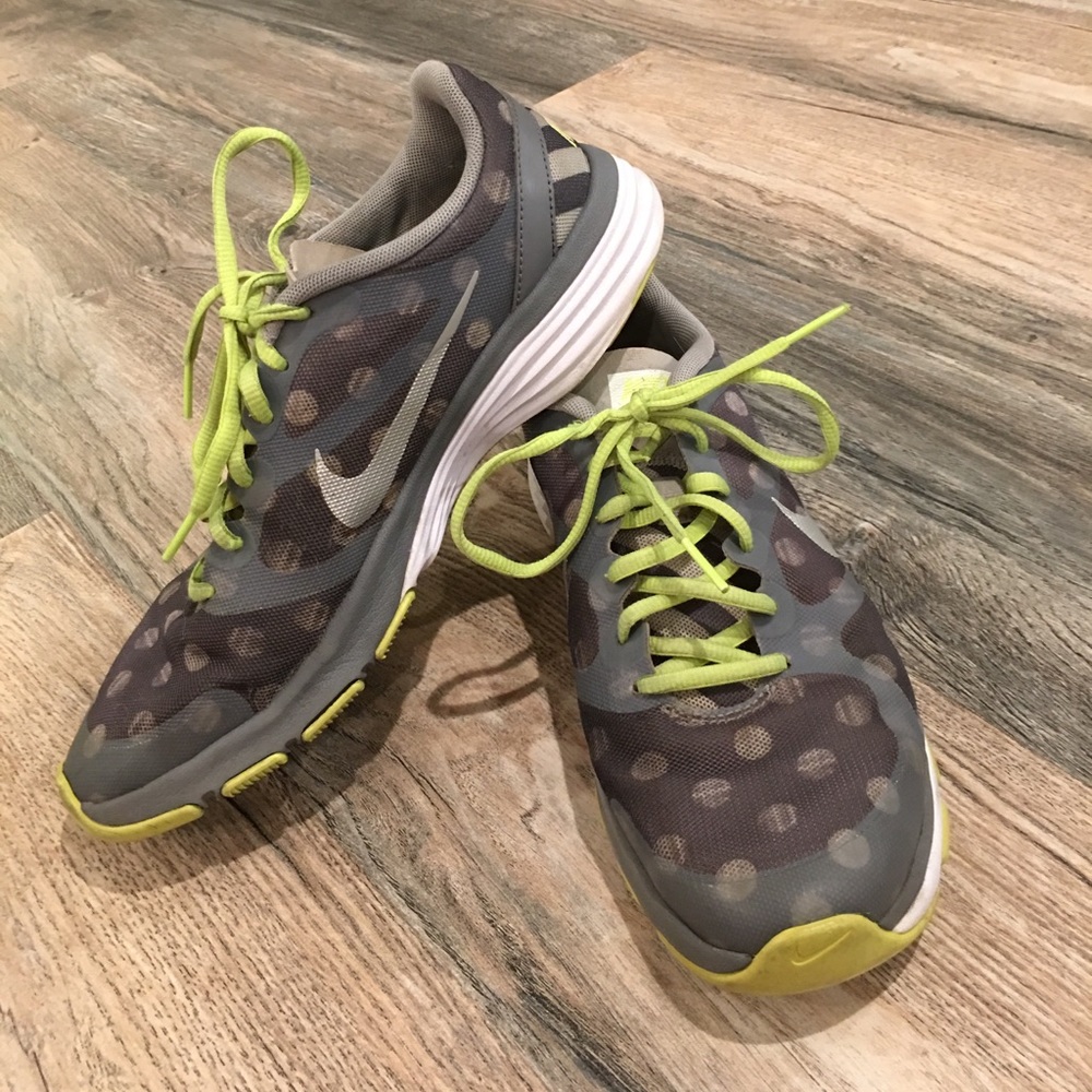 Polka dot NIKE 7.5