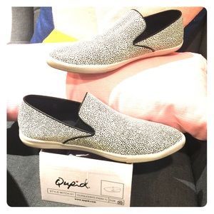 Qupid blk/white spotted slip-ons Size 9.5