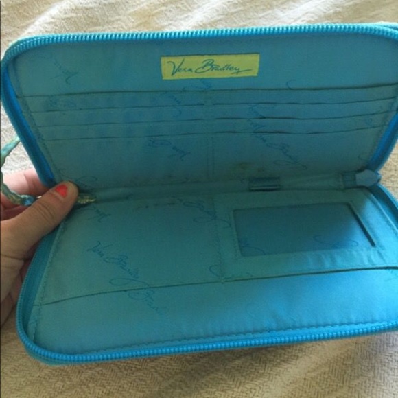 Wallet/wristlet - Picture 2 of 3