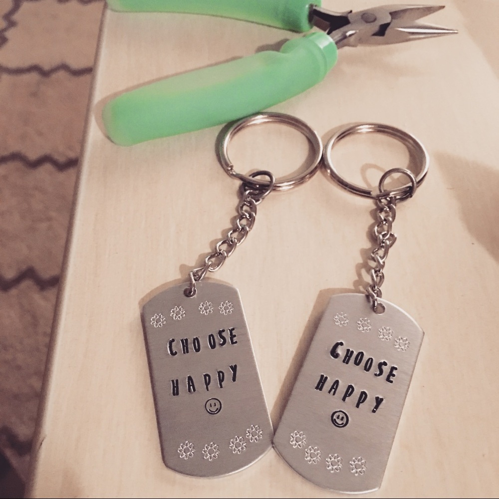NEW Choose Happy Keychain - Picture 2 of 2