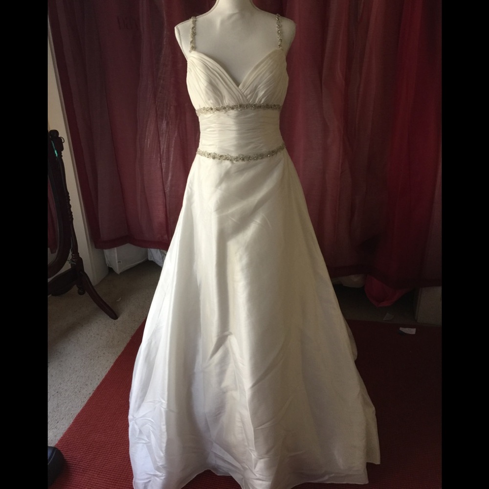 Casablanca white taffeta sweetheart gown