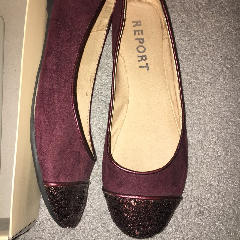 Round toe burgundy flats