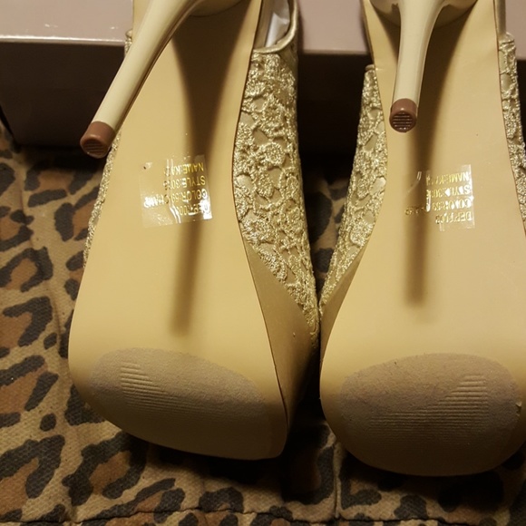 Brand NWB peeptoe slingback gold pumps - Picture 3 of 4