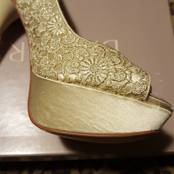 Brand NWB peeptoe slingback gold pumps - Picture 4 of 4