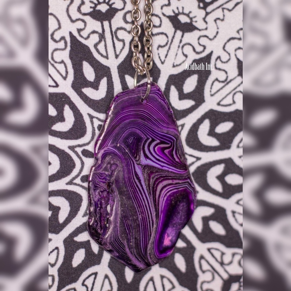 Agate slice pendant necklace