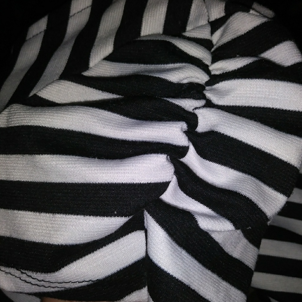 GUC💕BLACK AND WHITE DRESS - Picture 6 of 7