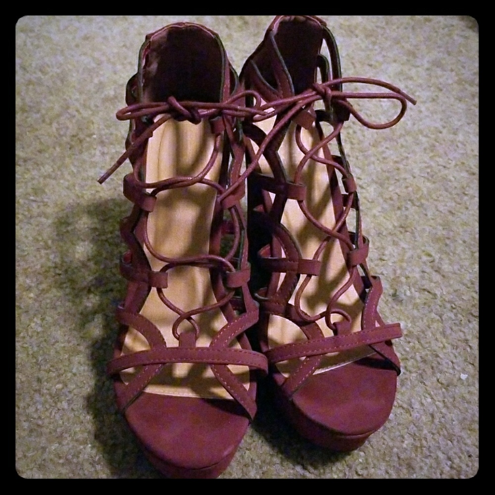 Maroon wedges