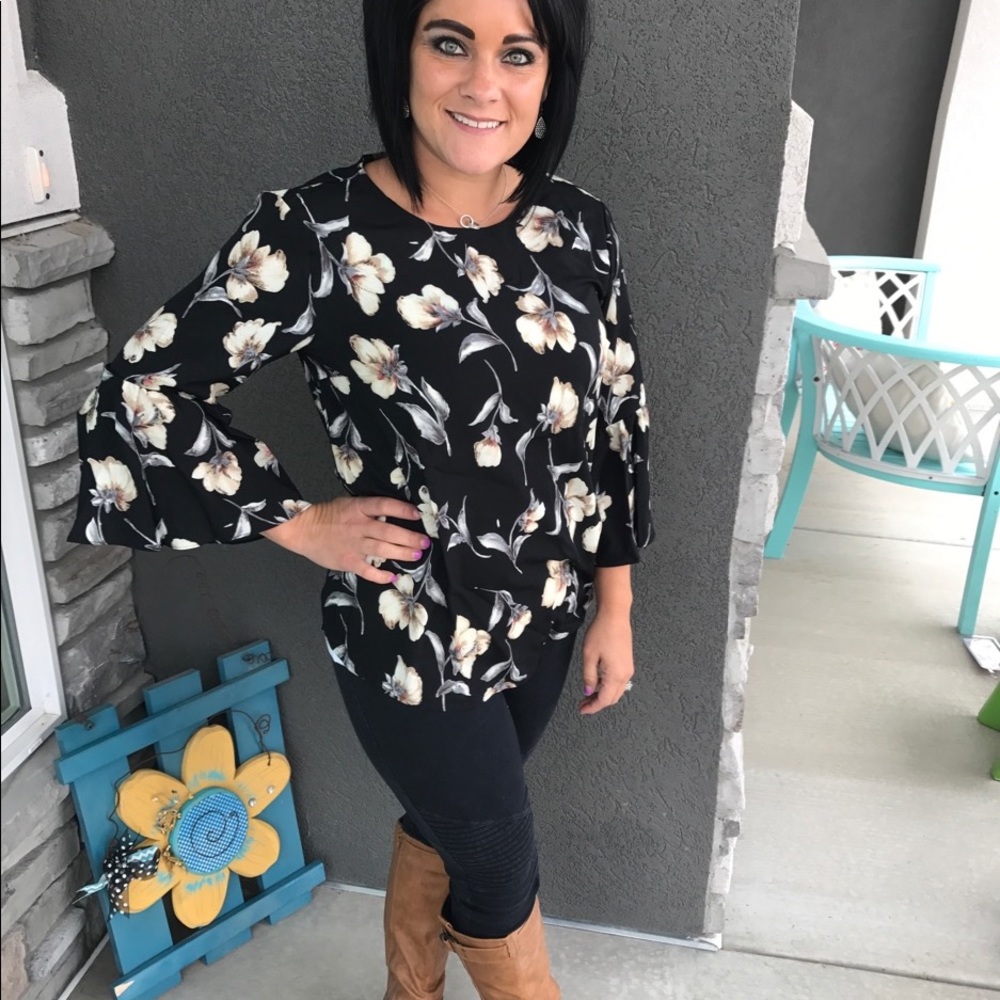 Super cute black blouse