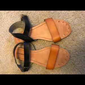Mossimo tan and black sandals