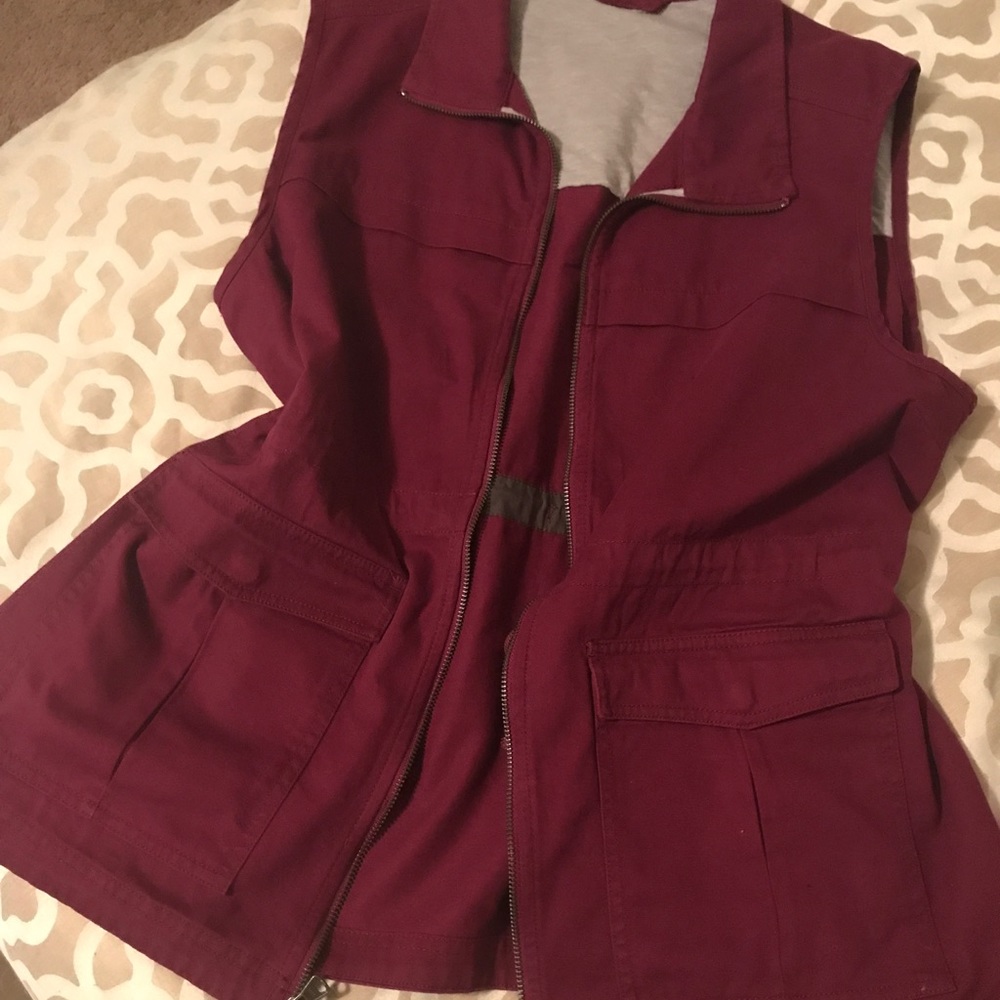 Raspberry Columbia Hiking Vest, XL