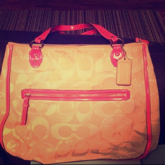 Coach Purse 👛 - Picture 1 of 1