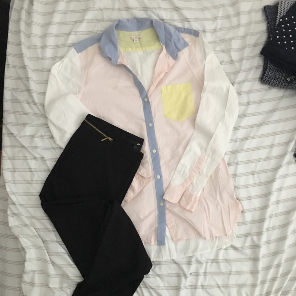🚚Gap -design and crafted -multi color button down