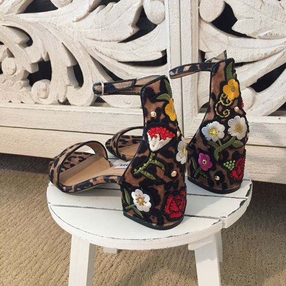 Steve Madden Inca Leopard Print Block Heel Sandals - Picture 6 of 8