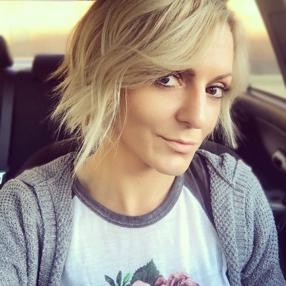 Reseller 💖✨ Poshmark - Picture 8 of 10