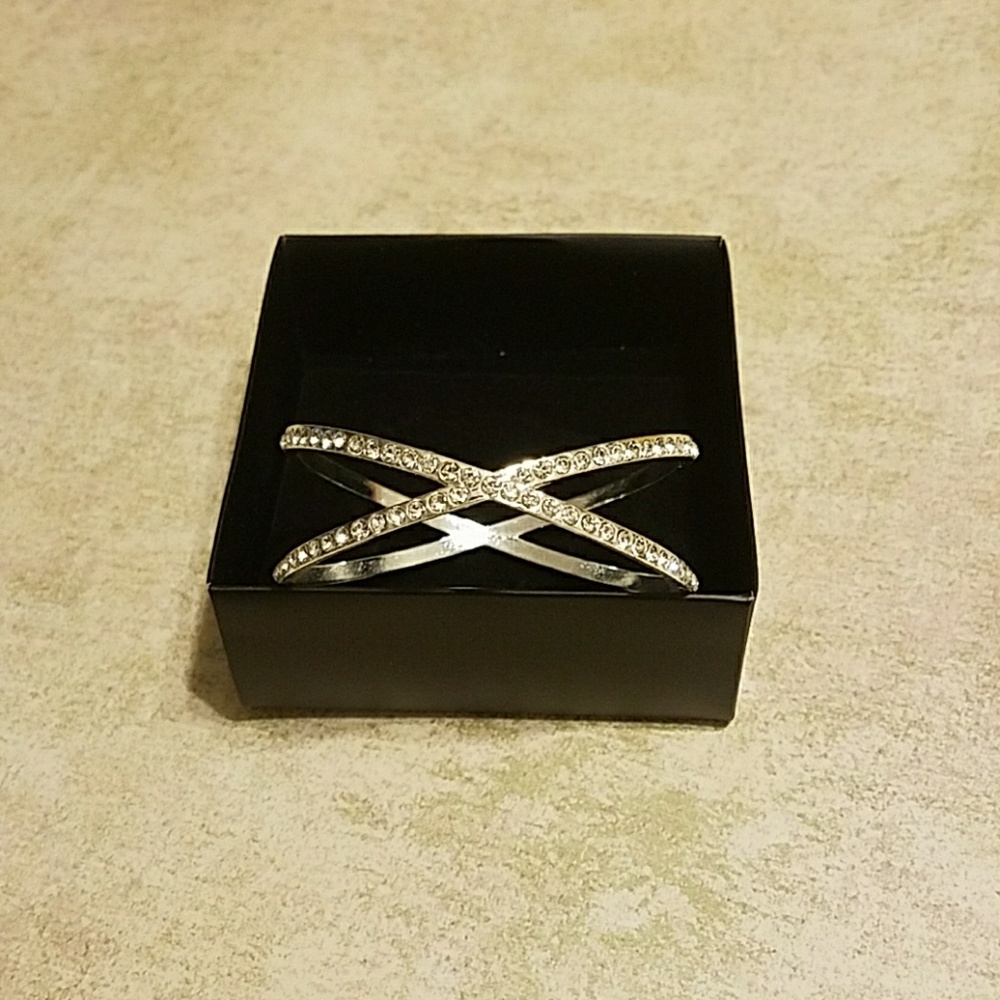 Avon bangle bracelet - Picture 2 of 4