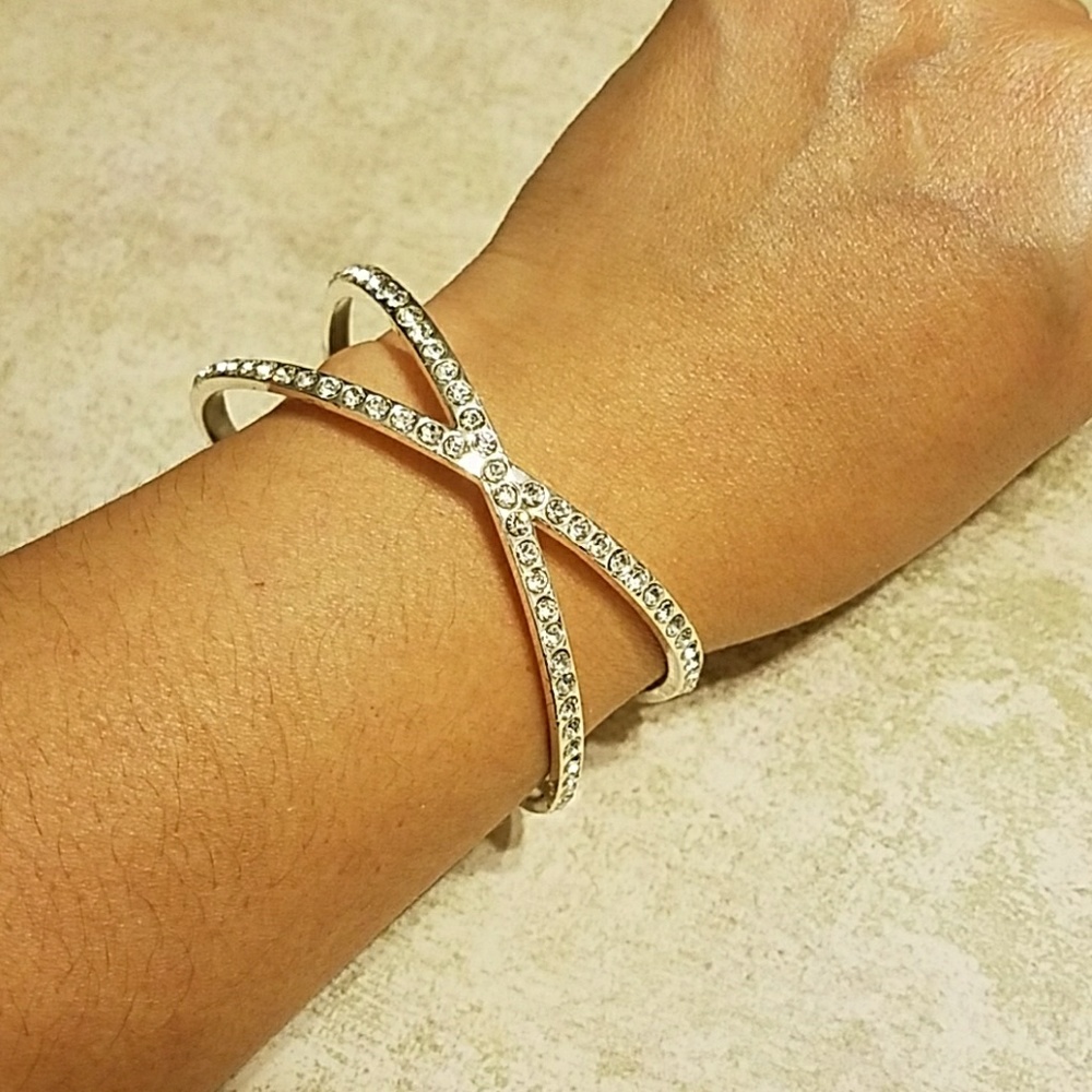 Avon bangle bracelet - Picture 3 of 4