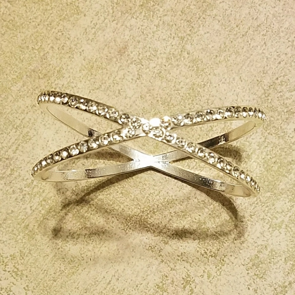 Avon bangle bracelet - Picture 4 of 4