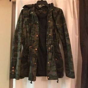 Size medium Guess army print utility jacket