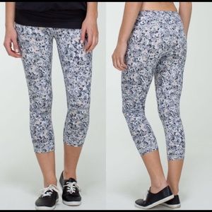 🍋 Lululemon Wunder Under Crop Fleur Print Size 4