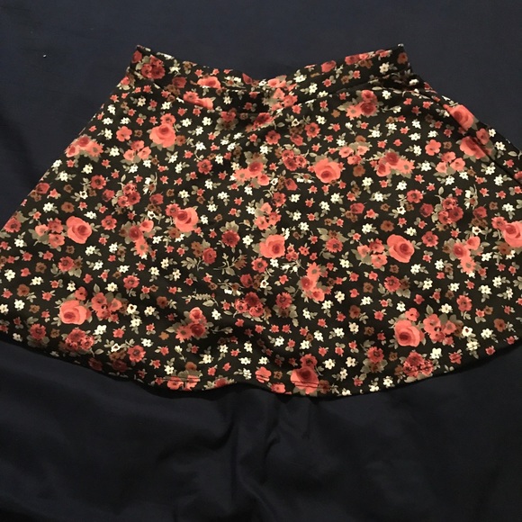 Skater skirt - Picture 1 of 3