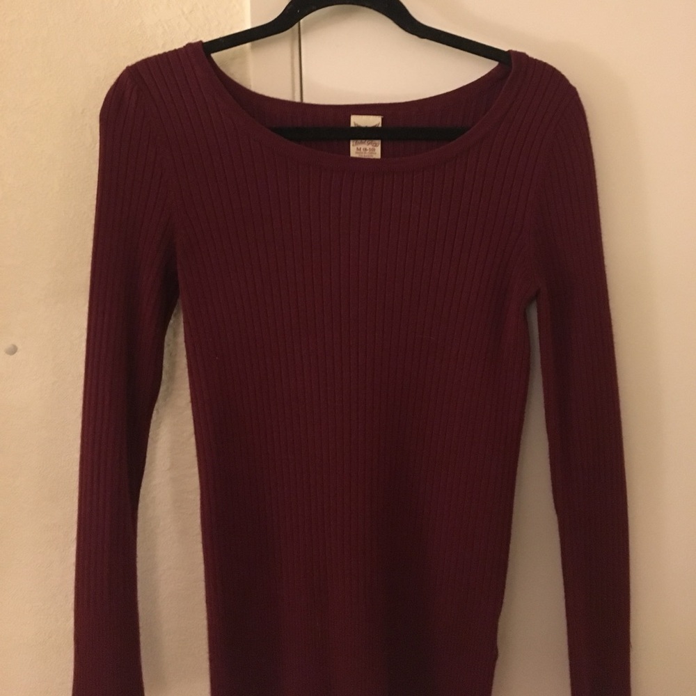 Maroon sweater