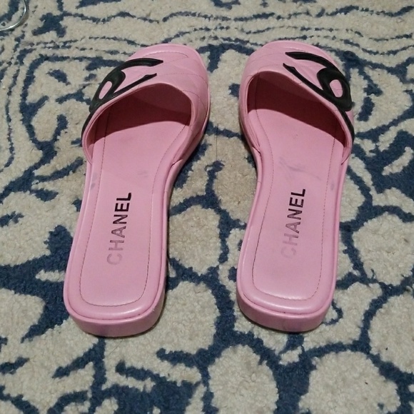 Channel Sandals Size 8 - Picture 3 of 5