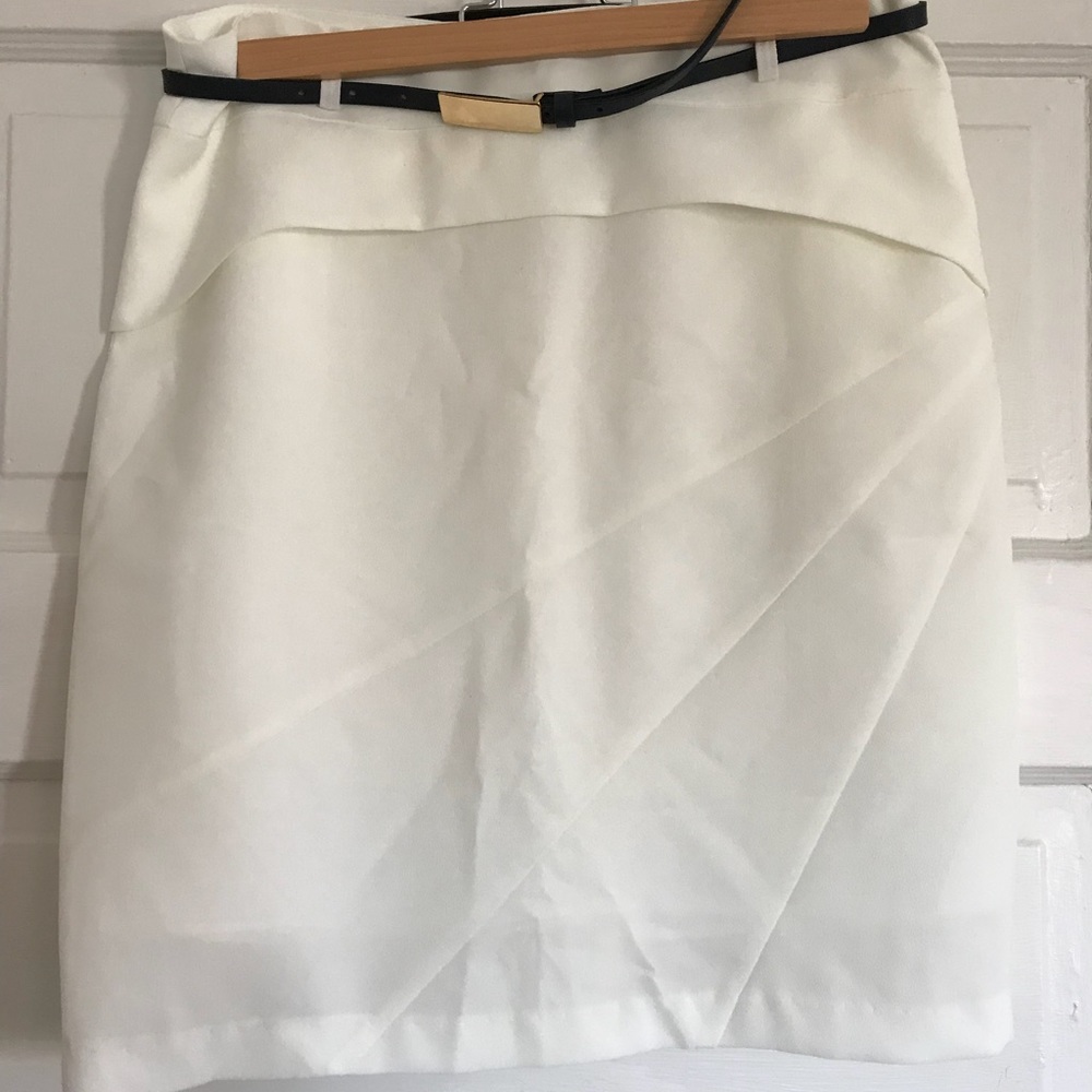 White professional skit with thin belt