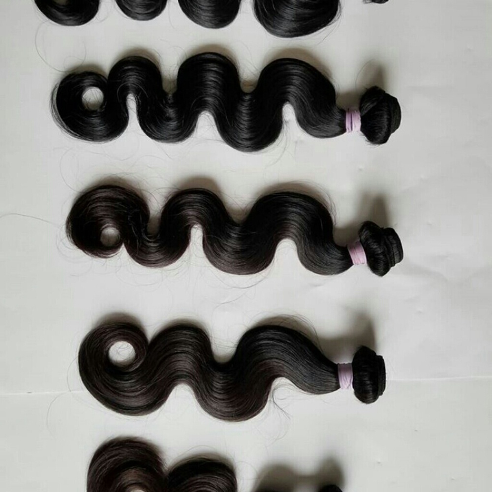 Peruvian body wave Color:
Black to Natural Brown t