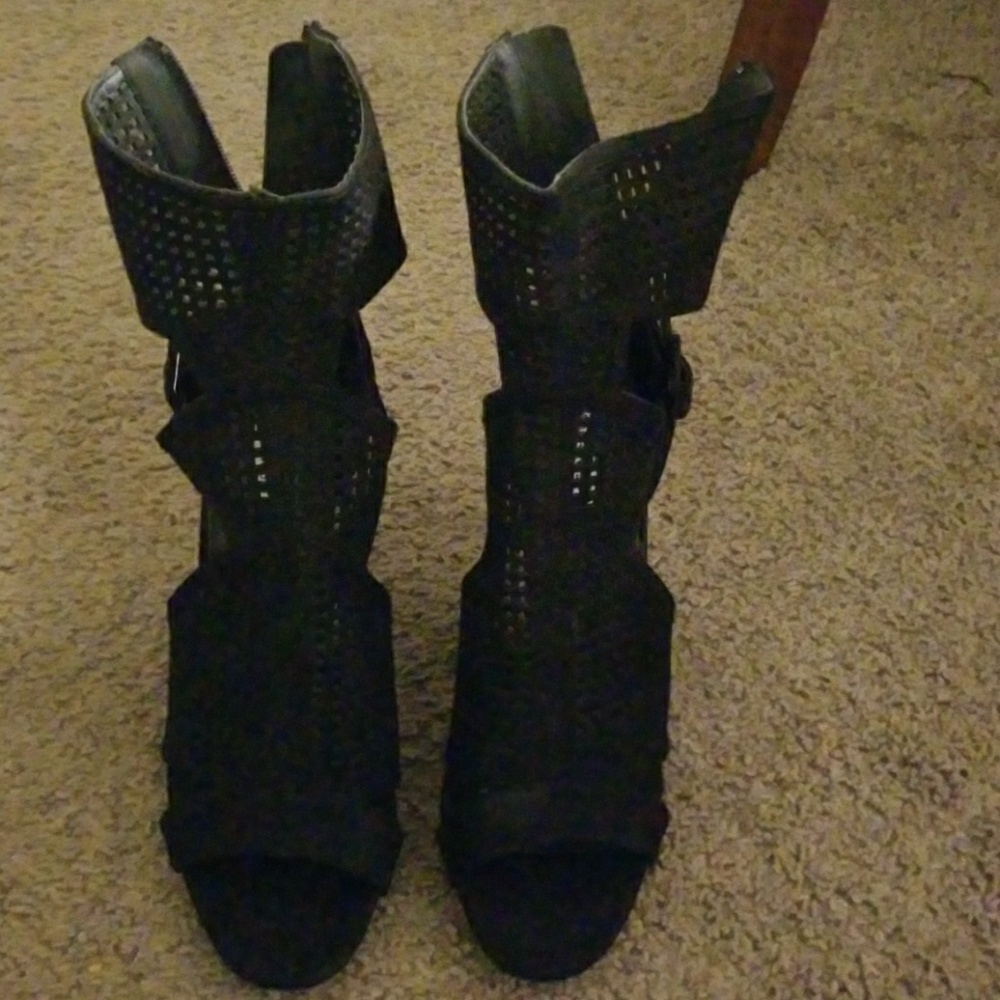 High ankle sandals