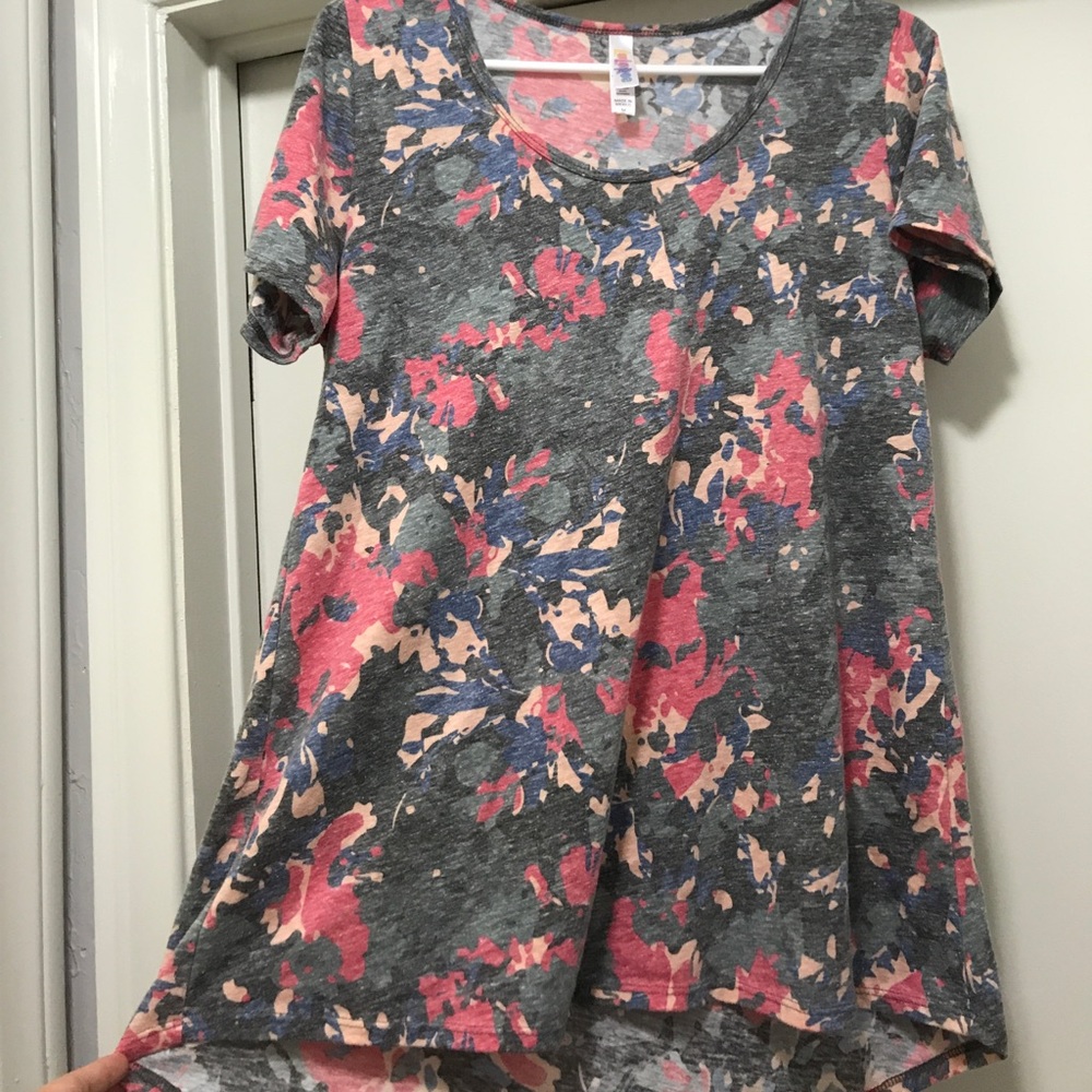 Lularoe Classic Tee Size Medium